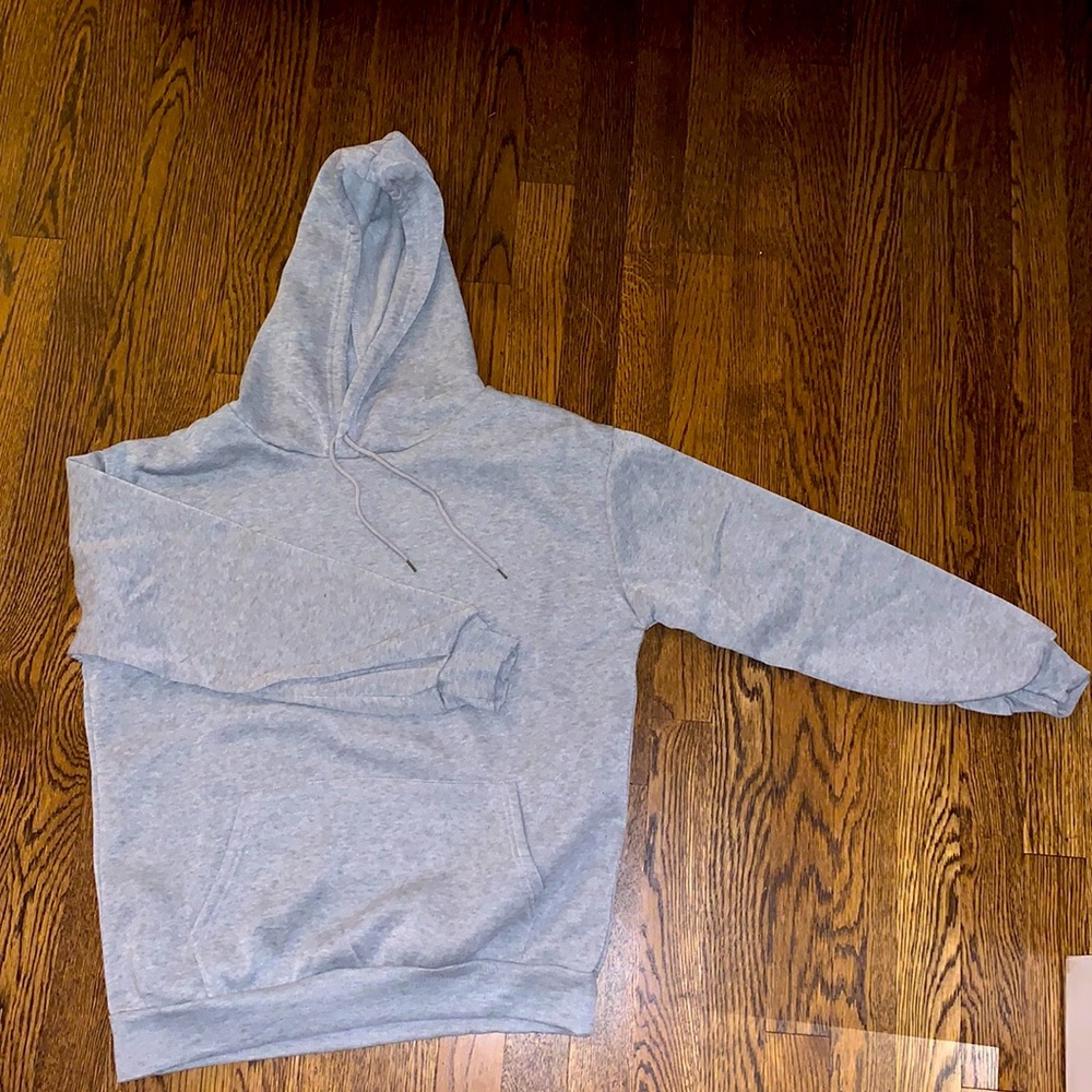 Sweatshirt.